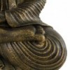 Estatua buda meditando de piedra y fibra