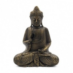 Buda meditando vestido en dorado